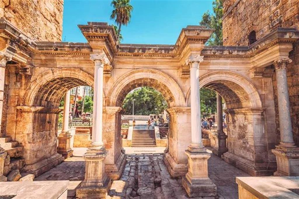 PRİVATE WALKİNG TOUR İN OLD TOWN OF ANTALYA